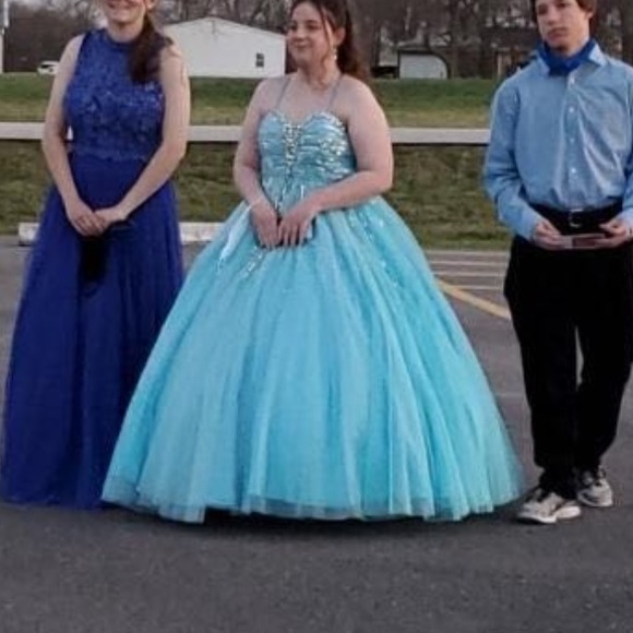 Prom Dresd - Picture 2 of 2